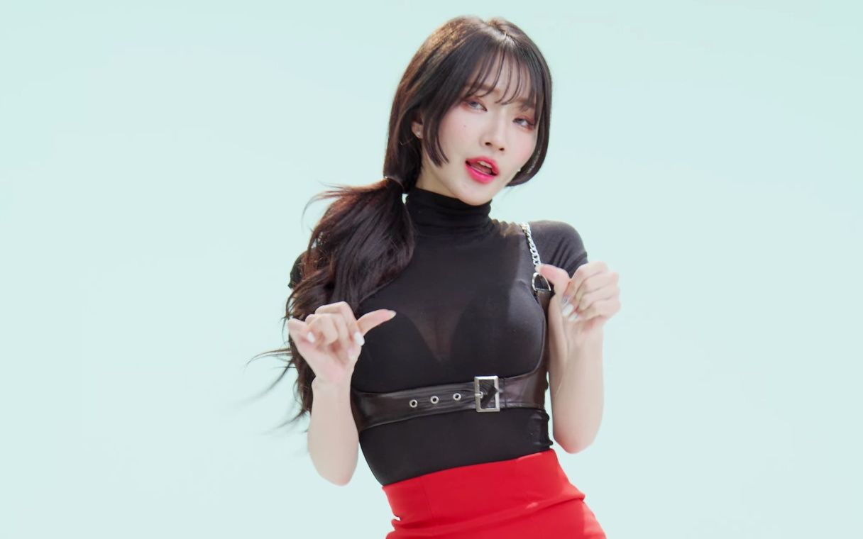 Drama, Xu Ying, Black and Red.