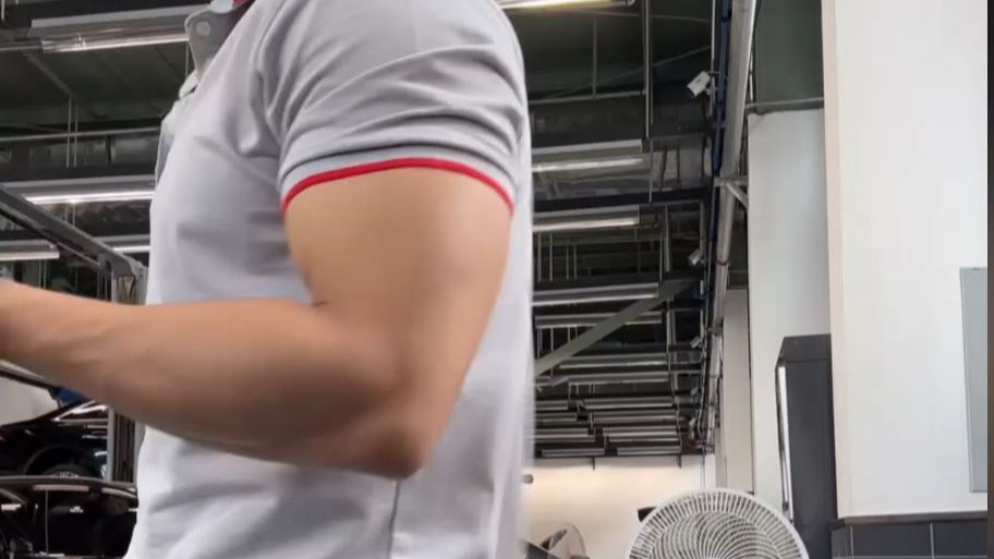 胳膊好粗臀好翘 屏幕录制 2025-06-20 170006