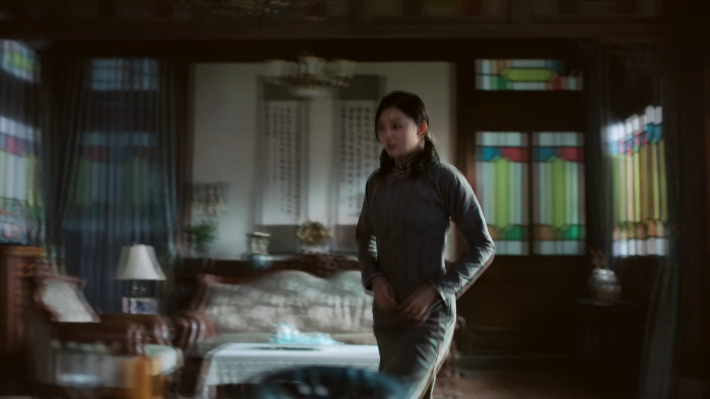 小女仆被扭断了脖子