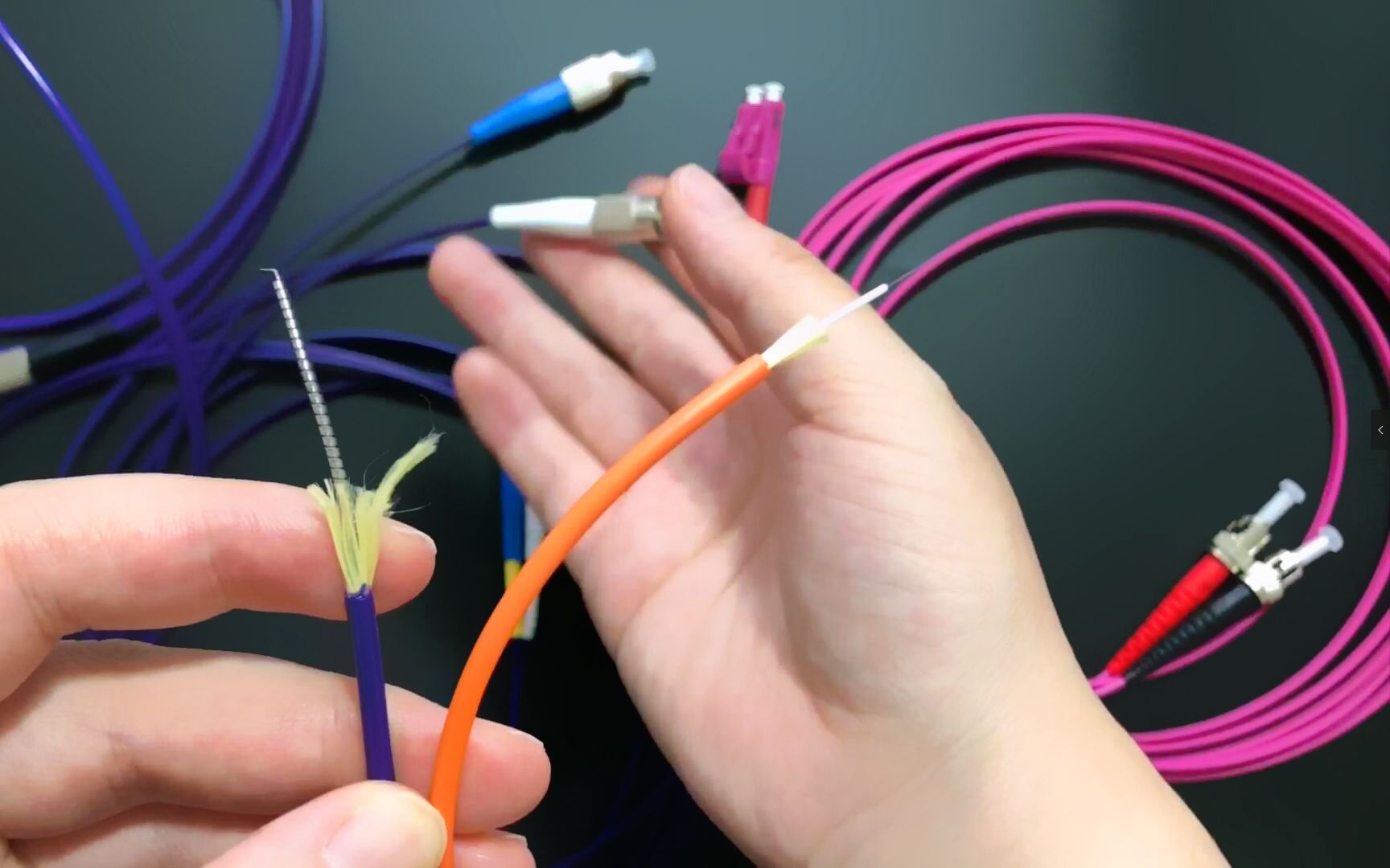 这条视频告诉你铠装光纤跳线有哪些优势，为什么要用它？来看！