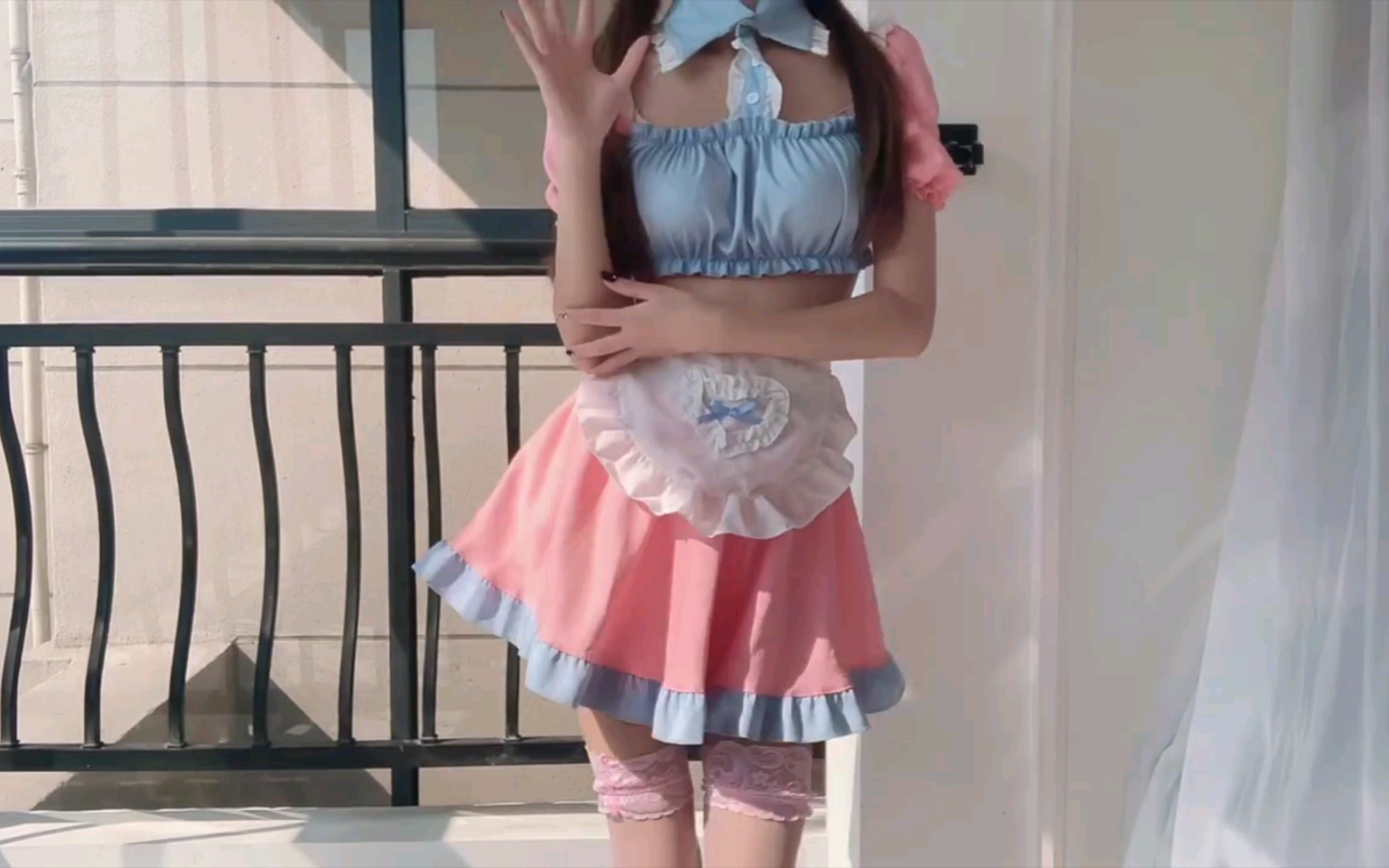 Good figure show out, little waist lady