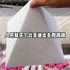 《贫穷宝马》我很穷，但买了台宝马，因为我妈妈身体很不好，农村人只知道开大奔坐宝马，现在宝马降价很厉害，我想让妈妈坐一次，让她以为儿子出息了。可我刚接上妈妈回村