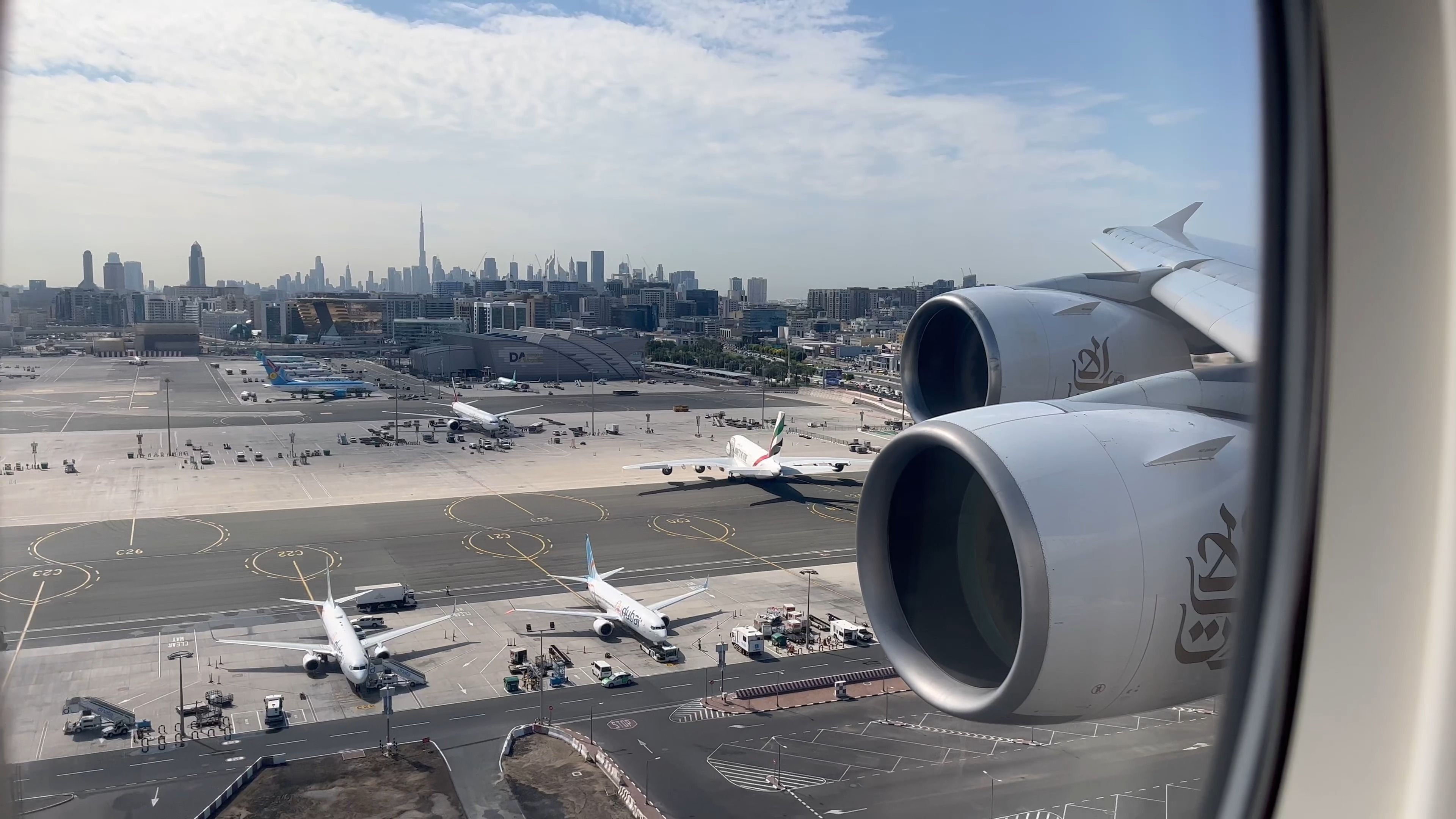 上海-迪拜｜阿联酋航空A380降落迪拜，遥望哈利法塔。