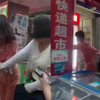 网传郑州大学男子扮女装偷拍，女生围堵要求删照片，保卫处回应