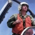 当年飞行员王伟撞机跳伞，为何10万人都没找到？18年后才知道原因