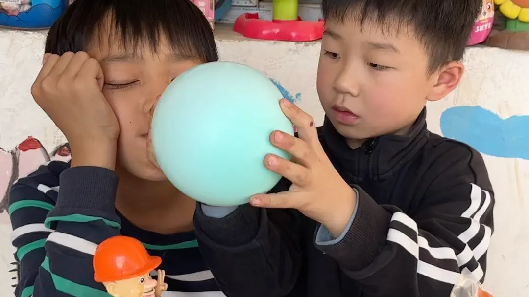 爸爸帮我吹气球