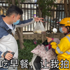 外卖哥带记者采访女骑手，实拍女生送外卖难不难，这下记者来劲啦