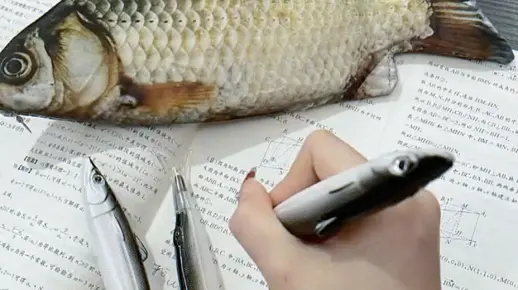 班主任：让我看看到底是谁在摸鱼！！