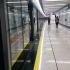 全广州最弯的地铁站台:广州地铁8号线华林寺站台车头视角看车尾。列车进站时还有隐隐的靠站台的动静