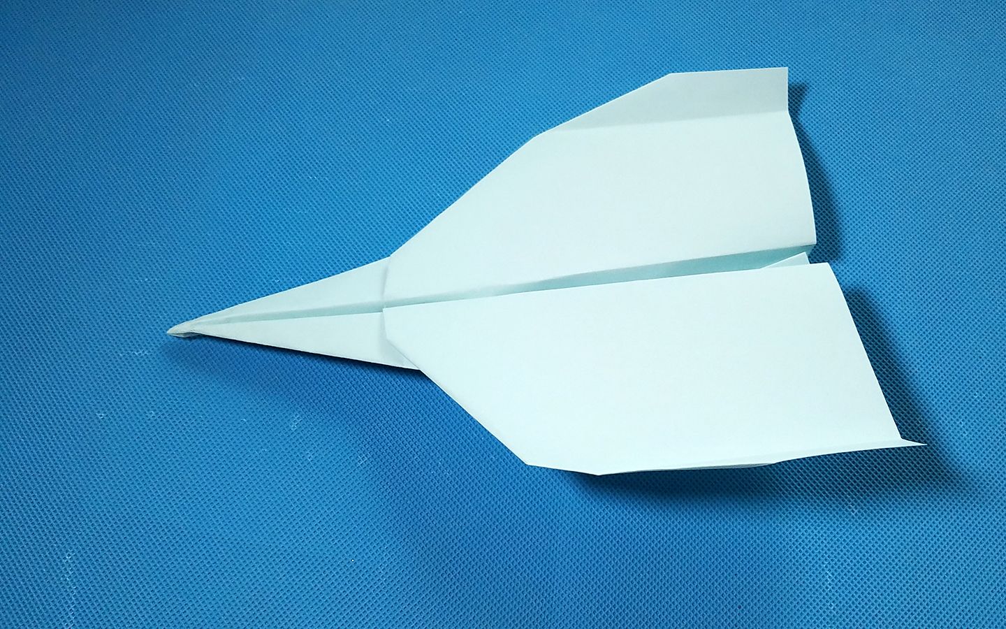 折纸王子:能飞很远的折纸飞机 第二款 讲解详细 清楚易学 形象逼真 跟