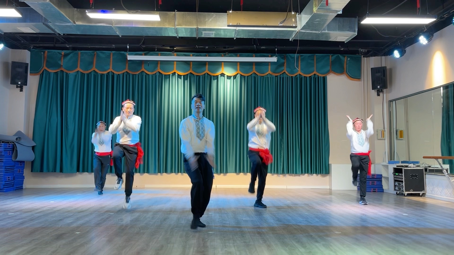 新疆舞男子群舞《我的都塔尔》