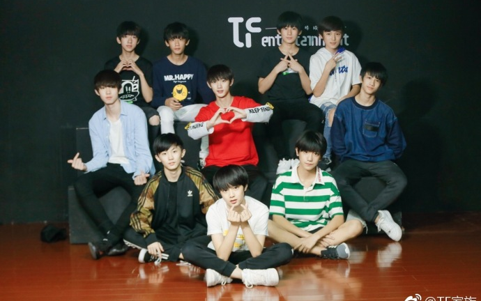 【tf家族】【饭拍现场】tfboys三周年见面会练习生表演