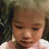 和奶奶来给姥姥娘过生日，遇见了可爱的小妹妹