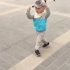 奶奶带大的宝宝 3岁引领广场舞动作太标准