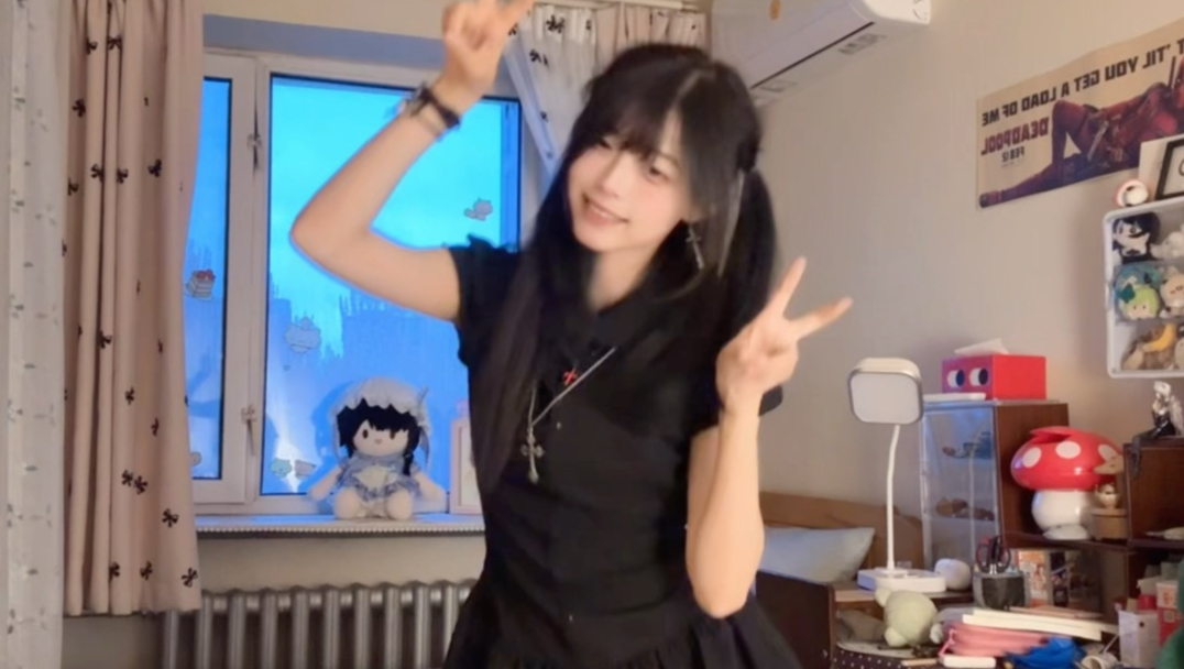 黑色系！亚亚的！
