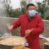 河南漂流哥”搭建流动厨房，为郑州卡车司机提供免费餐食