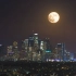 城市夜景 天空中的月亮变化