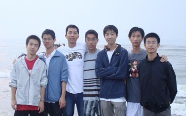 男生和男生合影的正确姿势