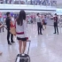 爱国青年香港机场演奏《男儿当自强》，让外国人震撼，这才是中国香港该有的样子！