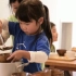 实拍日本幼儿园的小朋友吃饭，年纪虽小自理能力却很强