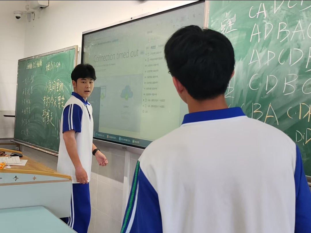 同学非要展示他锻炼五个月的身材……