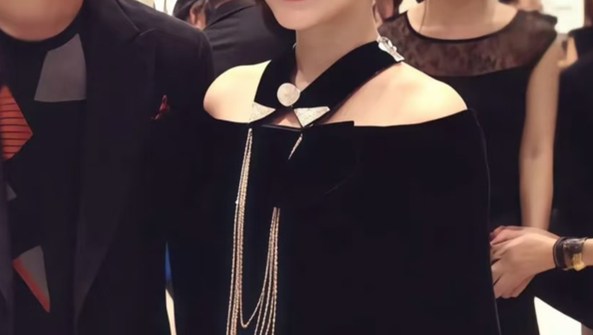 天哪居然整整一年了，这姐就像一本断更的小说女主！！