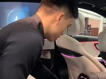 奔驰 性感肌肉男 231217