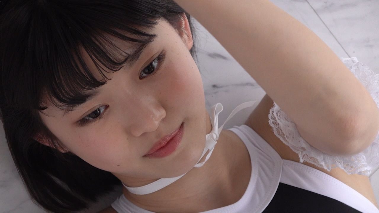 Risa Sawamura's appearance in women's clothing