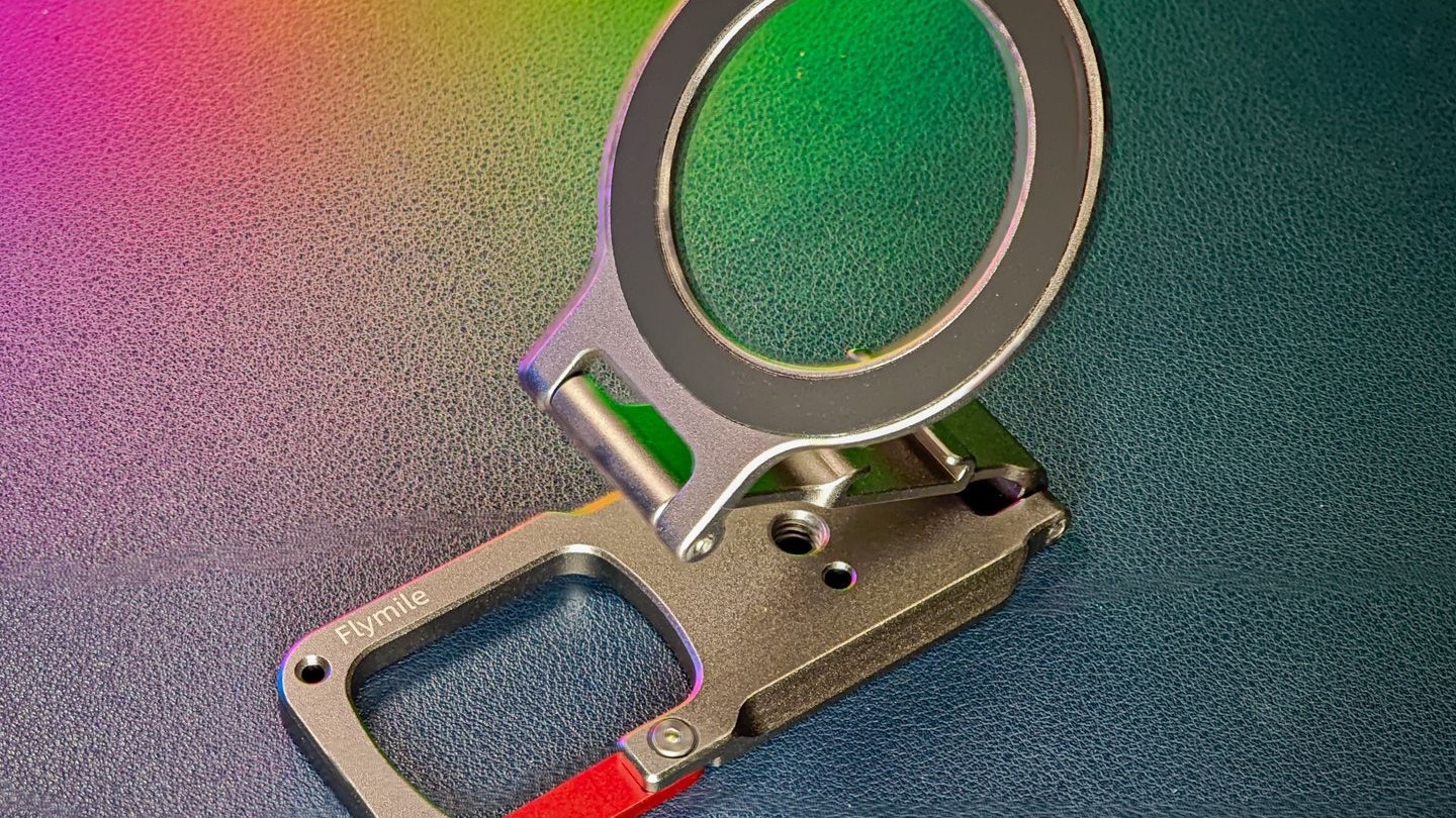 属实把 Magsafe 玩明白了！Flymile 三折叠登山扣 Magsafe 手机磁吸支架完全指南