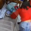 女子跟丈夫感情不和，想带孩子离开，公公一把将孩子抢走，女子直接崩溃