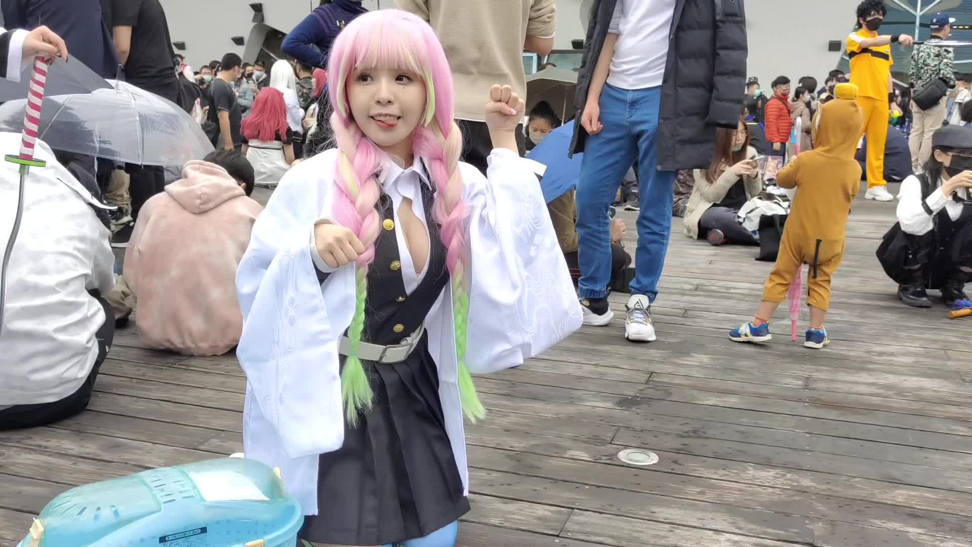 Cosplay] Cute meow meow version of the fian column anime "ghost extermination blade" character / CN: Coix Lou Norika outdoor plaza TAIWAN