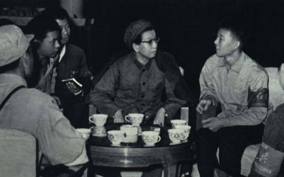 全面文斗脱离现实，全面武斗忘掉初心，因此再论文攻武卫正当性