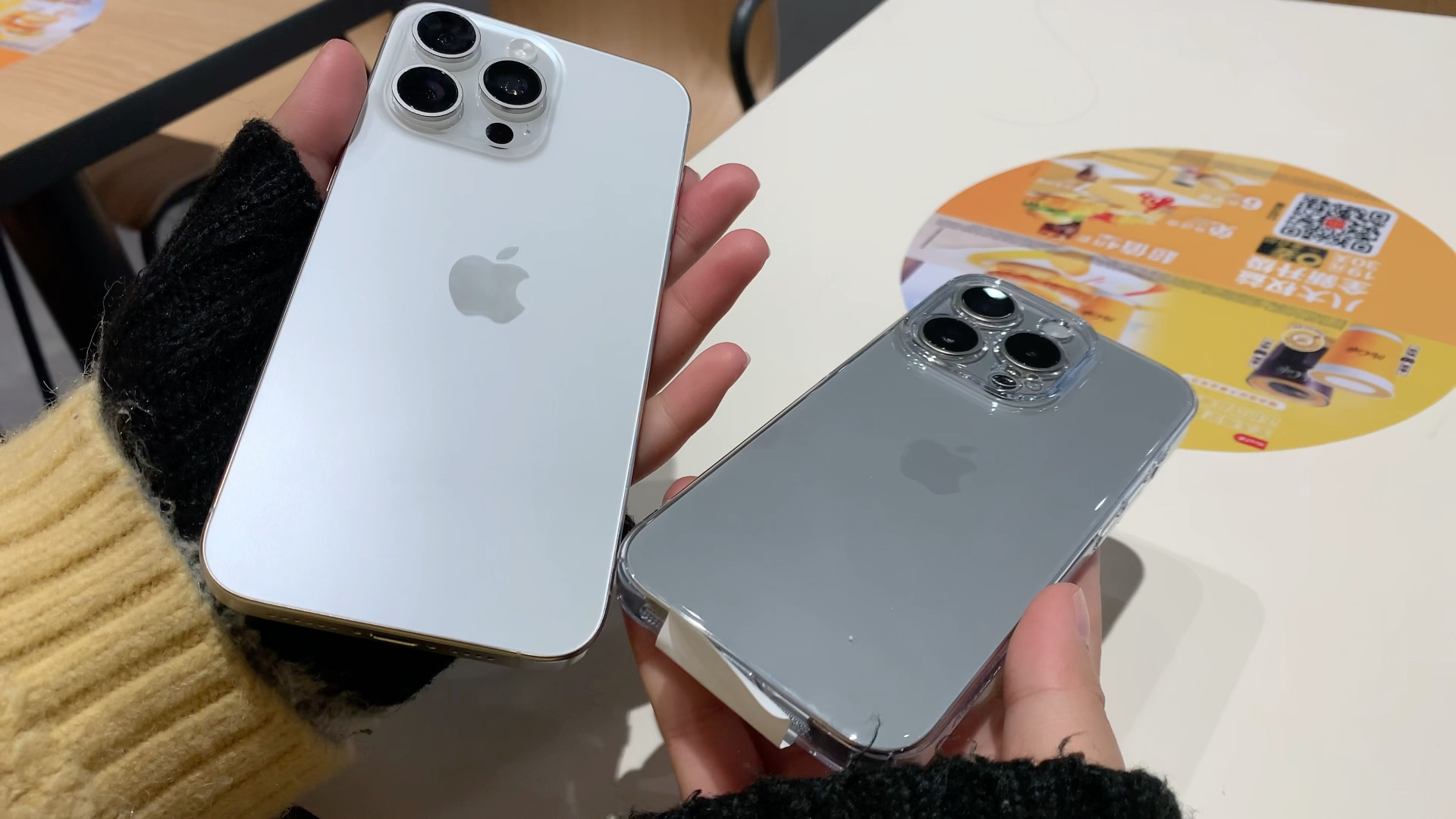 iPhone 15promax白色和iPhone 15pro 原色 对比