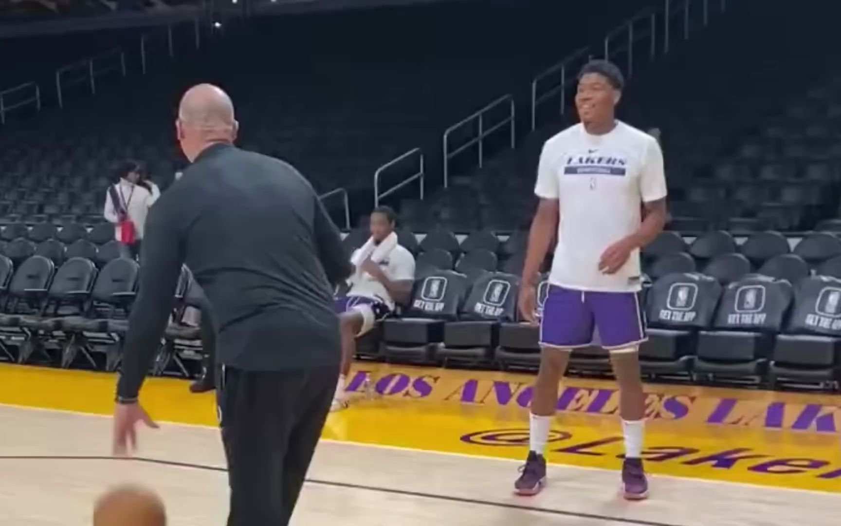 八村塁和菲尔哈迪赛前训练Rui Hachimura meets Phil Handy and the Lakers workout