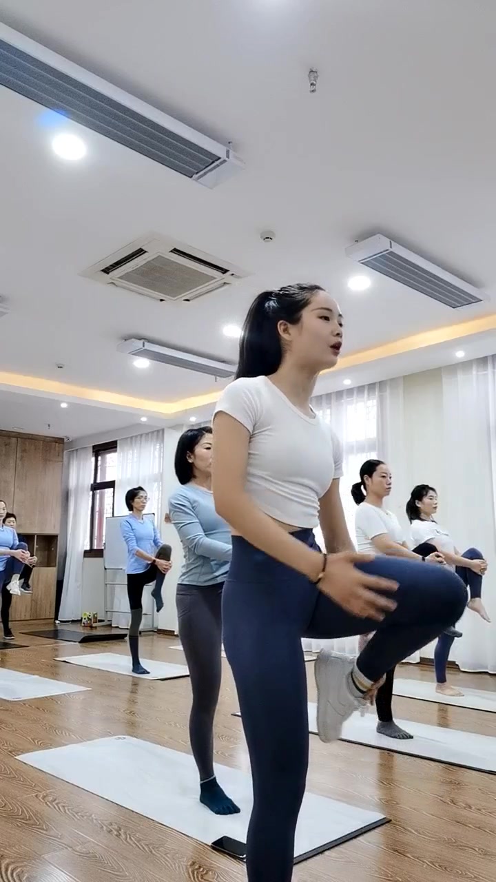 【抖直录】【想想爱瑜伽】20201201直播片段