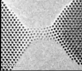 金原子在透射电子显微镜下被撕开是什么样的