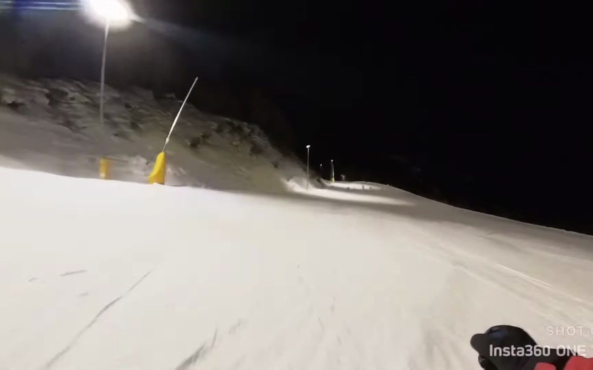 在aprica的panoramica slope夜间滑雪