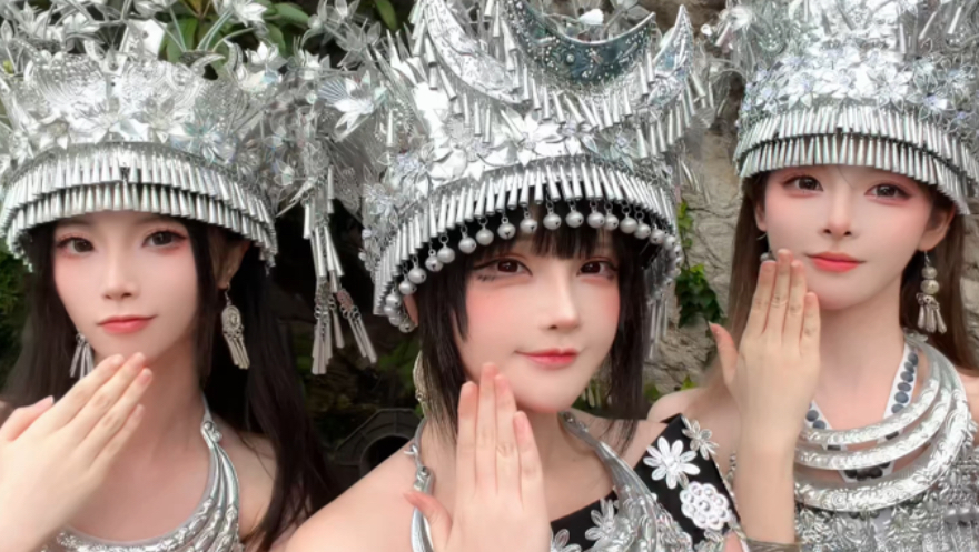 我们三个人当中有三个很好看