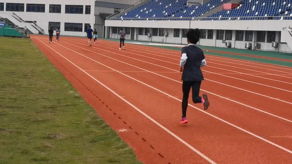 12岁女生系统训练半年后3000米跑进12分