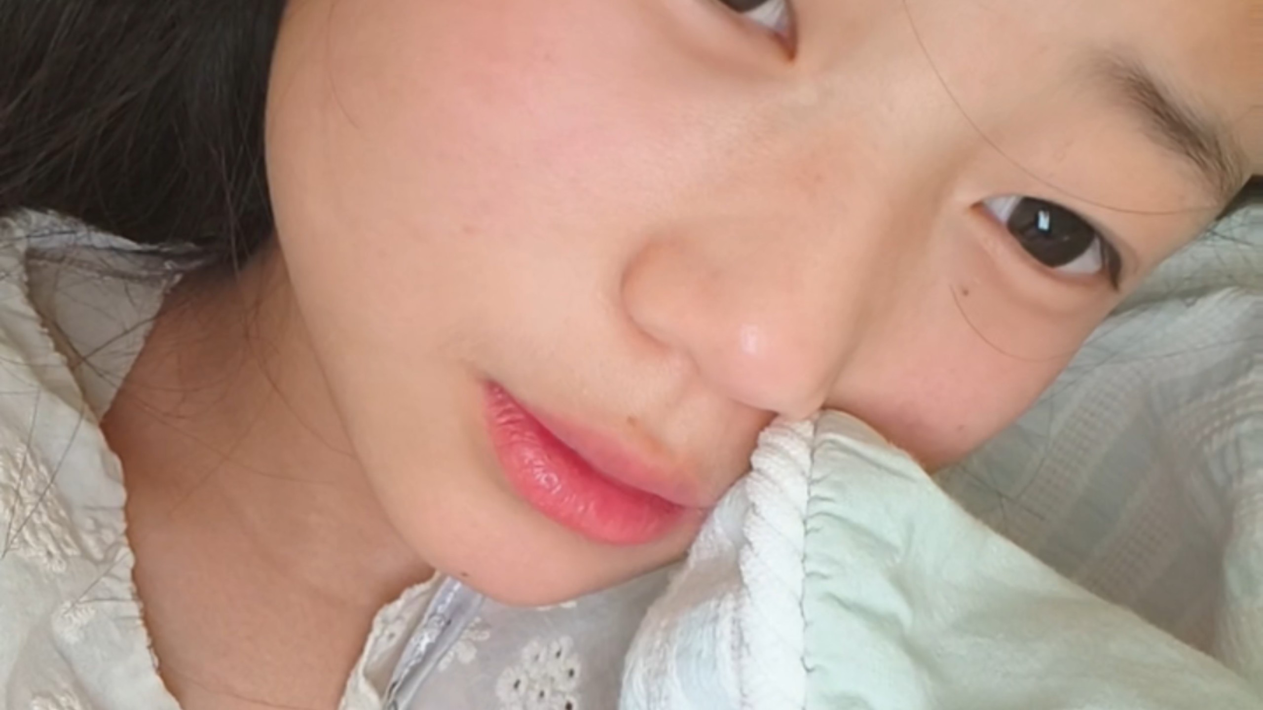 日常自恋中՞> · <՞