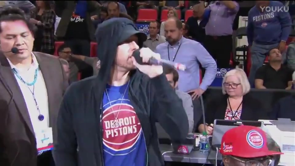 说唱巨星亮相NBA! Eminem为家乡底特律活塞队新赛季NBA开赛动员喊话!