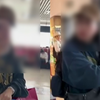 女子称在机场上厕所被6岁男孩打开门，反遭孩子母亲怼：是她粗俗