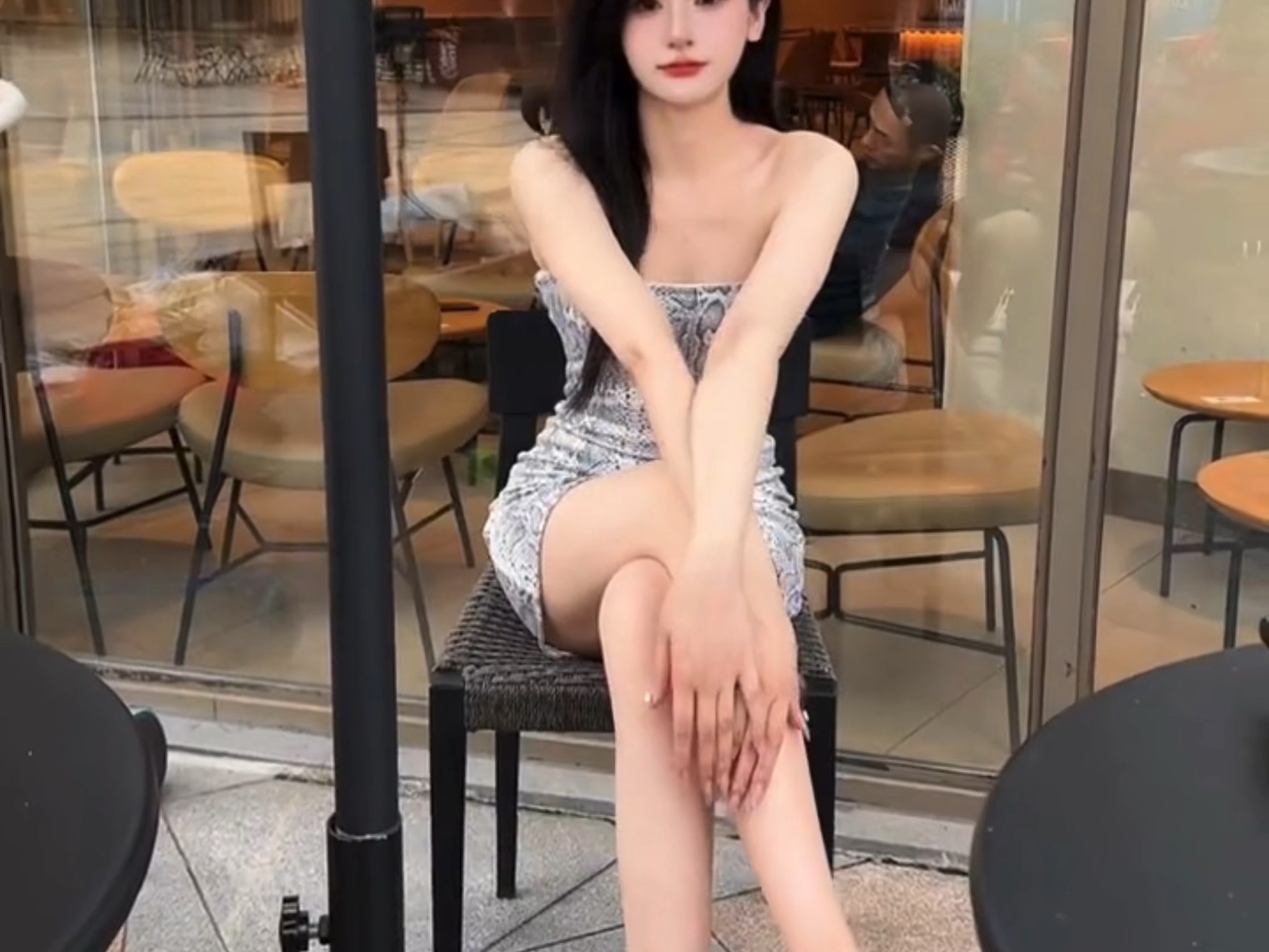 #extremely fit #long legs #professional wear Which is better, white or black?