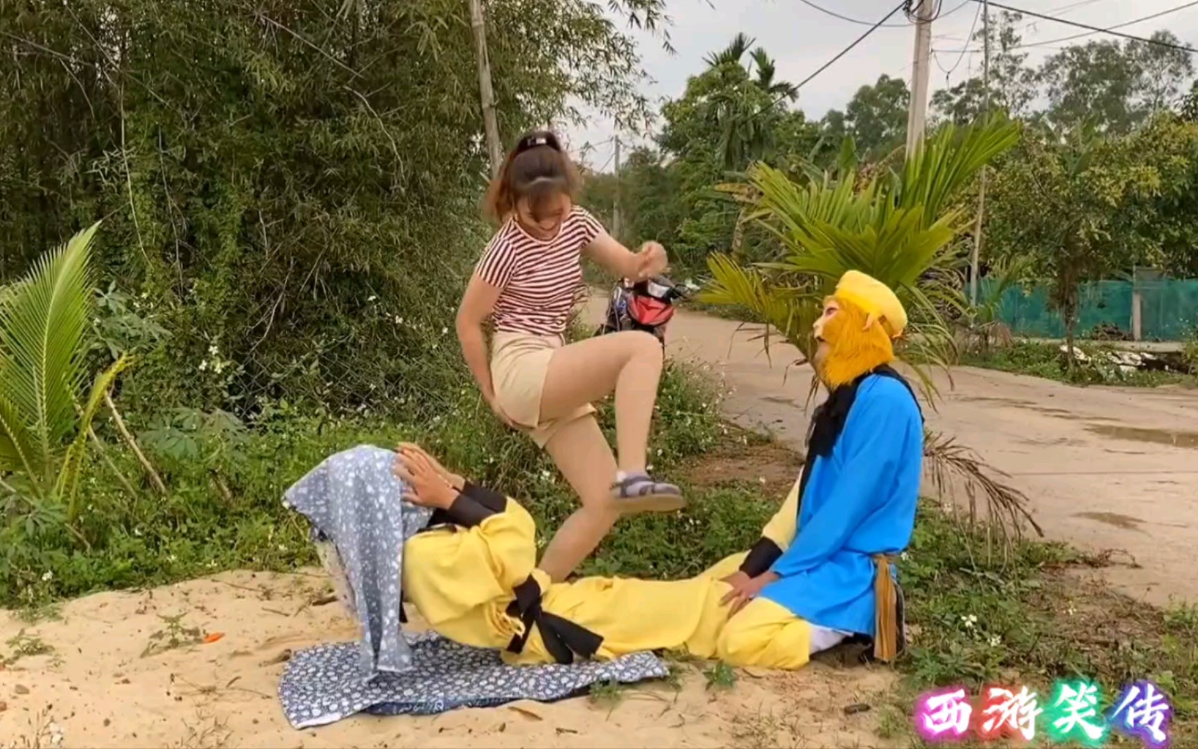 西游笑传大师兄被美女的臭屁熏晕了