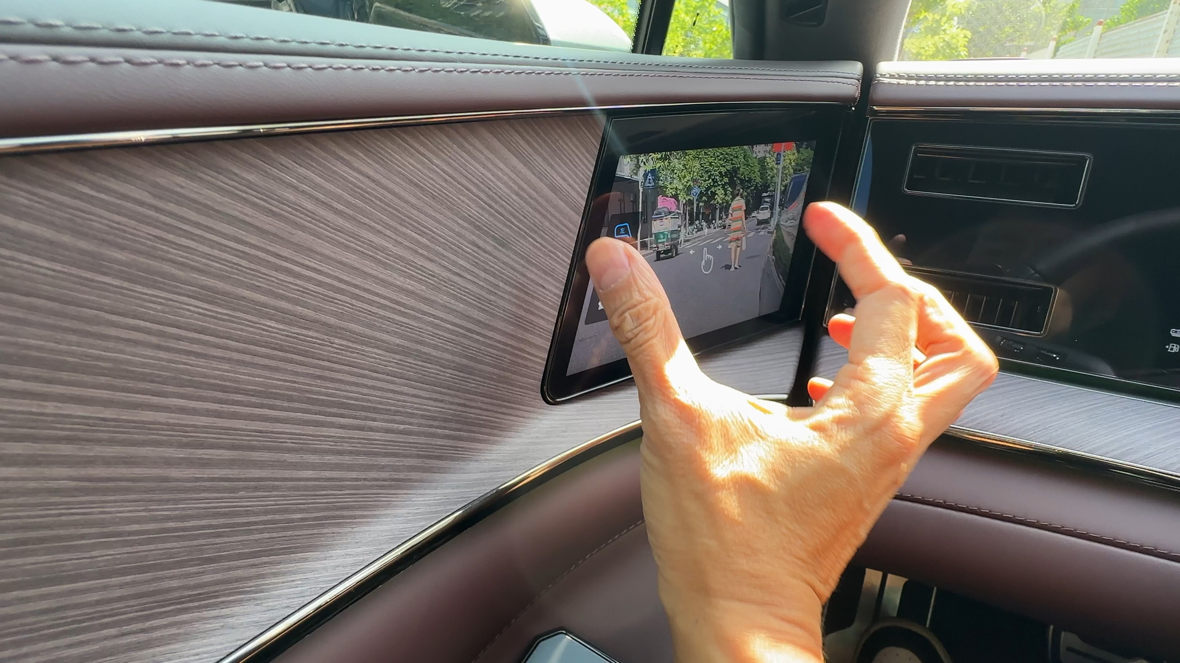 腾势Z9GT，要不要选电子后视镜？