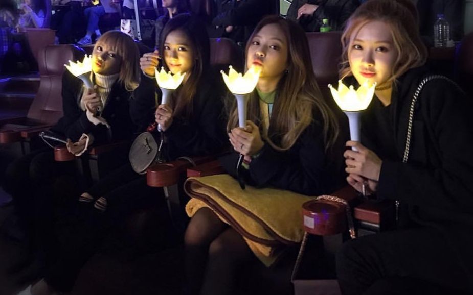 blackpink霍格沃茨学院风,blackpink哈利波特头像 爱豆笑声合辑的后台粉红小视屏之blackpink的日常钢琴