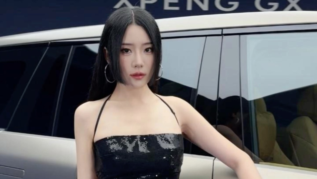 “当你有个只会拍车的摄影师朋友”#女帝 #御姐 #小鹏GX首发评测 #新科技旗舰小鹏GX今晚预售 #小鹏汽车