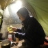 女孩辞职去摩旅，逛凯里二手市场，晚上在村里搭帐篷自己炒菜吃