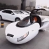 中国4个小伙发明“新型”汽车，只有两个轮子，被撞它也不倒