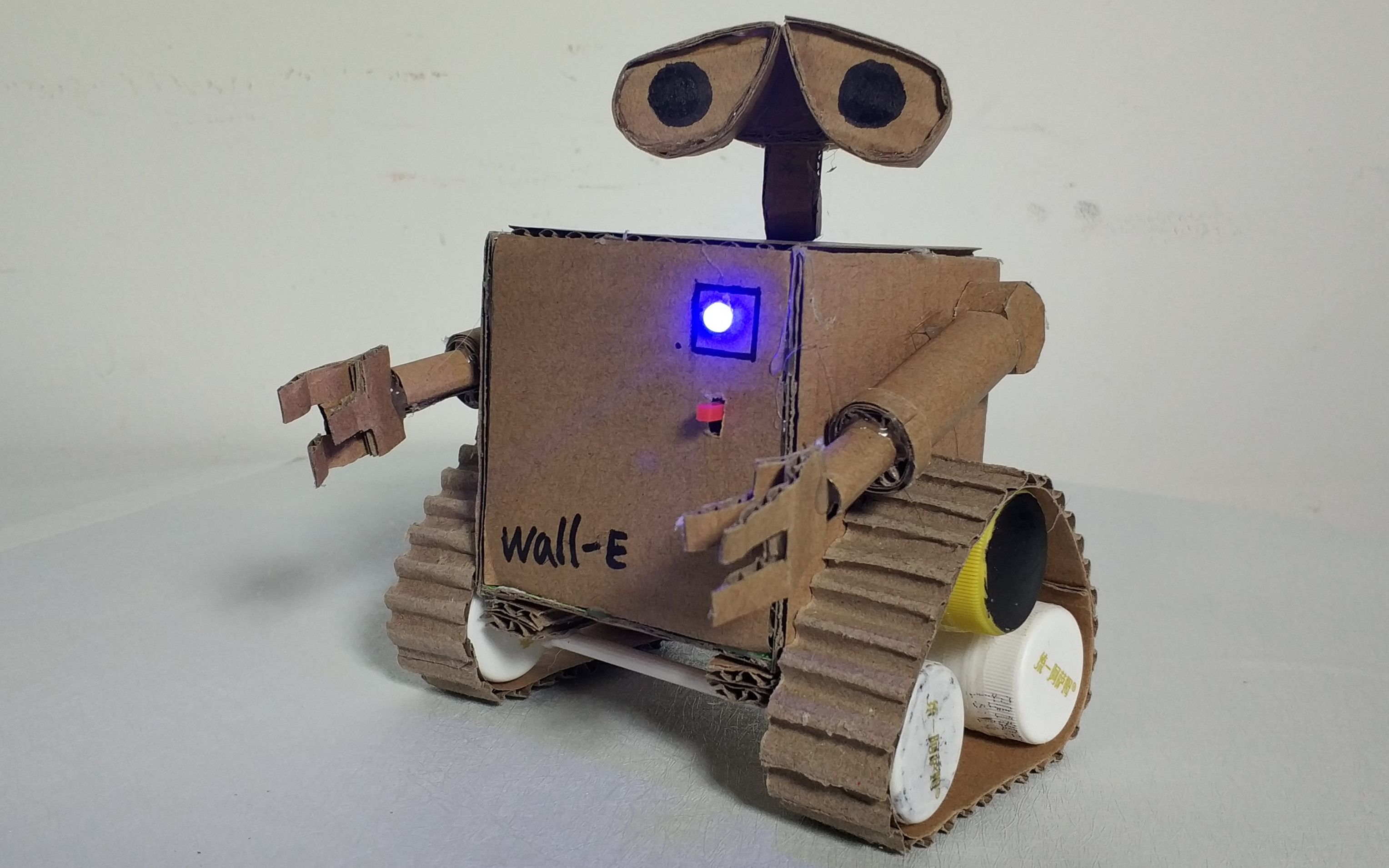 MAYA制作的一个小方盒子机器人|三维|机械/交通|请用心 - 原创作品 - 站酷 (ZCOOL)